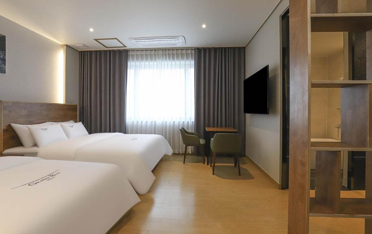 Hotel Grand Bay Boryeong Bagian luar foto